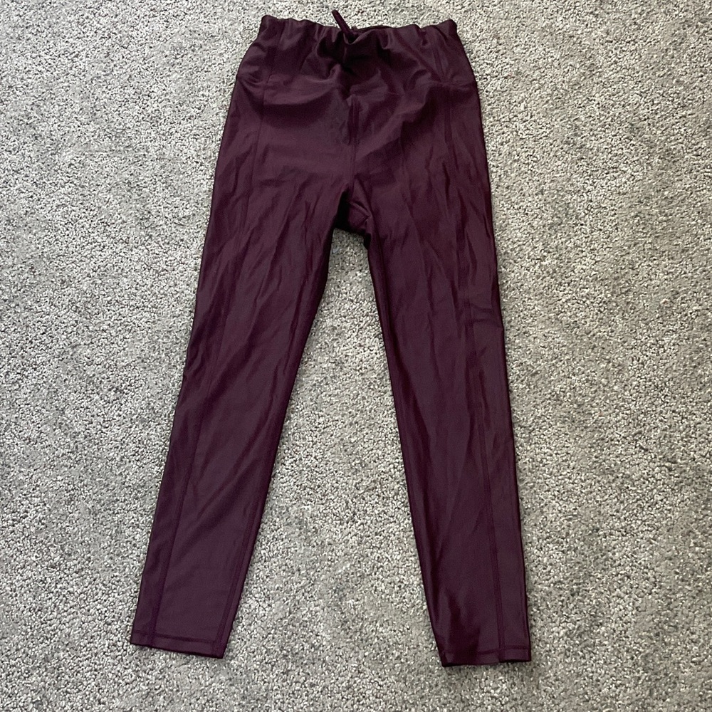 Like new Sweaty Betty 7/8 Plum Leggings Sz M